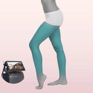 Mujer con piernas completamente suaves, sin vello y piel uniforme tras tratamiento de depilación láser piernas completas con Soprano Titanium en Clínica Vitabella Copiapó.